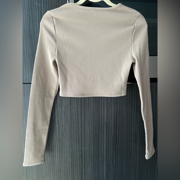 Pretty Little Thing Crop Top (NWOT) - Picture 4 of 5